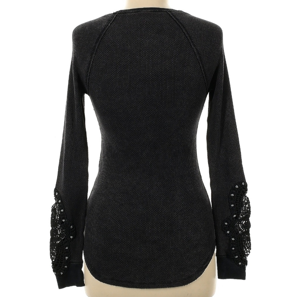 Free People We The Free Synergy Charcoal Gray Thermal Top- Crochet Lace Cuffs - Picture 7 of 8